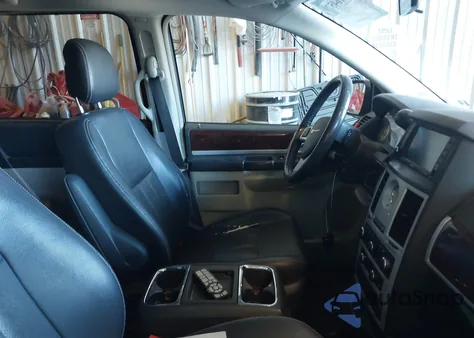 2010 Chrysler Town & Country Touring Plus from USA, damaged, VIN 2A4RR8D13AR502405